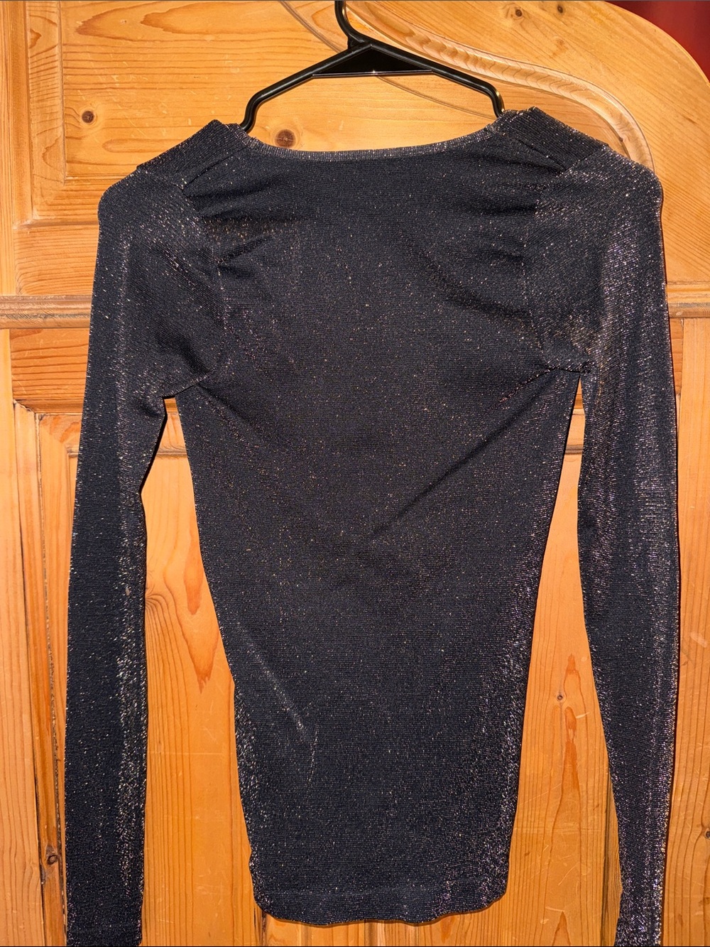 Metallic V-Neck Long Sleeve Top - Black - Picture 2 of 3